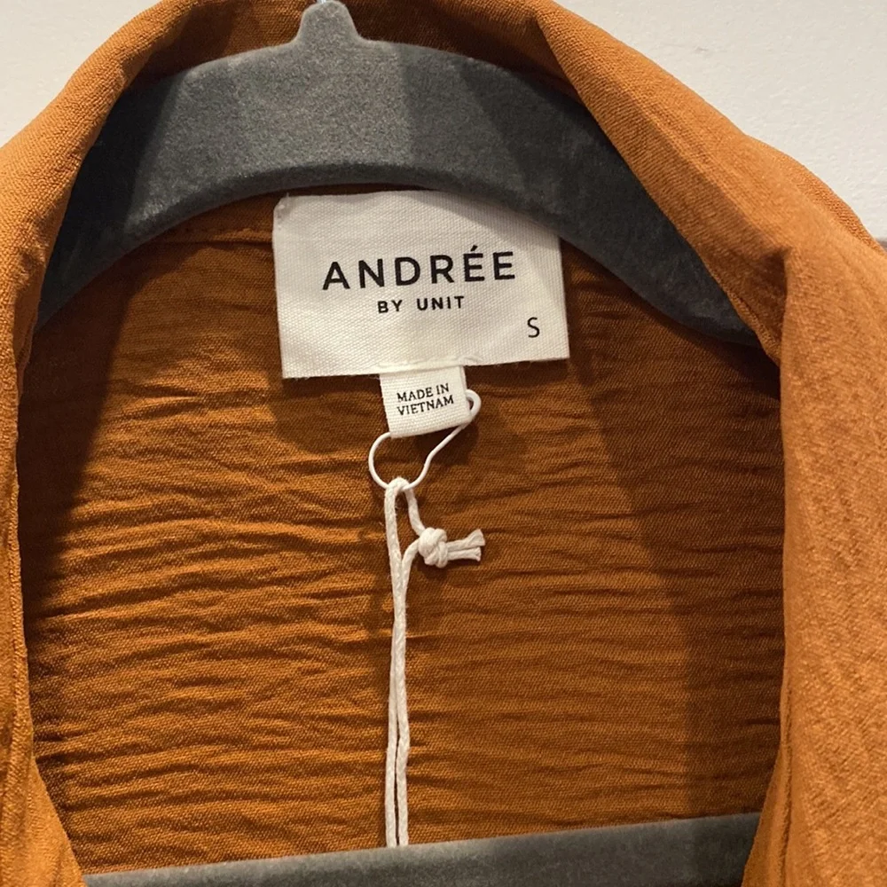 NWT ANDREE BY UNIT Rust Button-Up Shirt size small - Picture 3 of 6